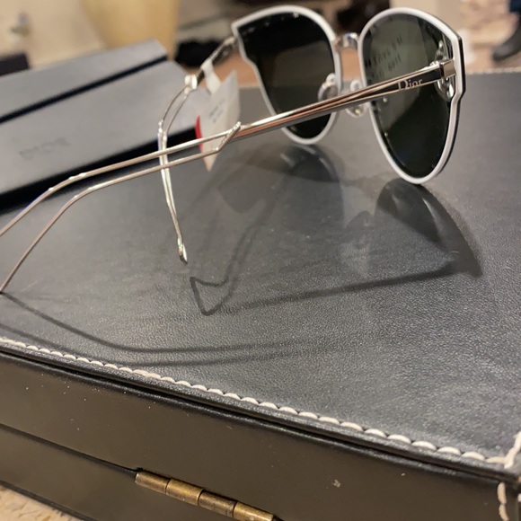 Christian Dior Reflective Silver Sunglasses BNWT - Picture 3 of 4